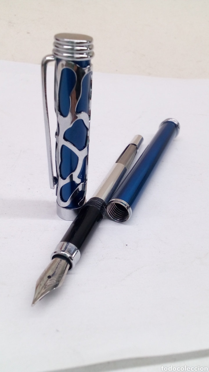 Plumas estilogr&aacute;ficas antiguas: Pluma lacado azul y cabuchon