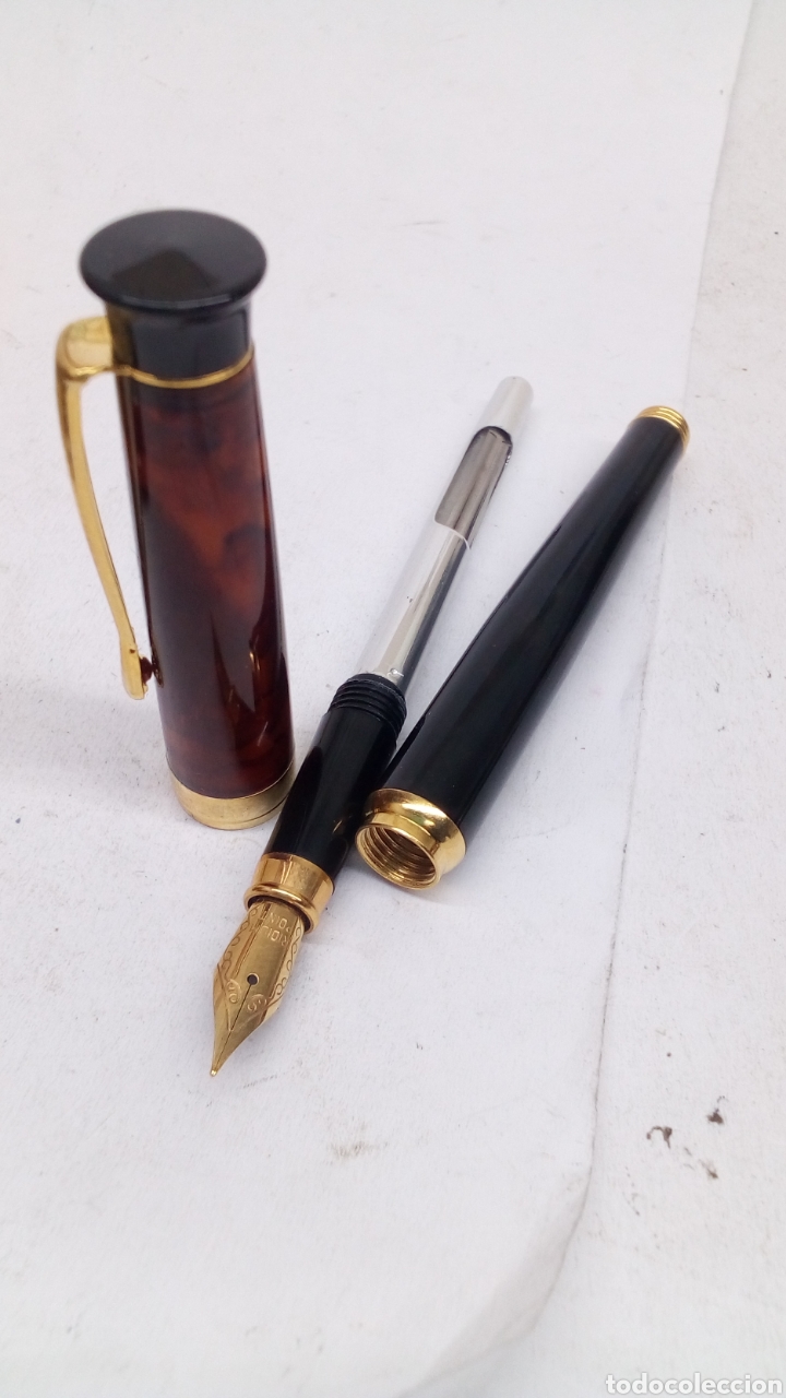 Alte F&uuml;llfederhalter: Pluma cuerpo lacado negro y capuchon marmolado