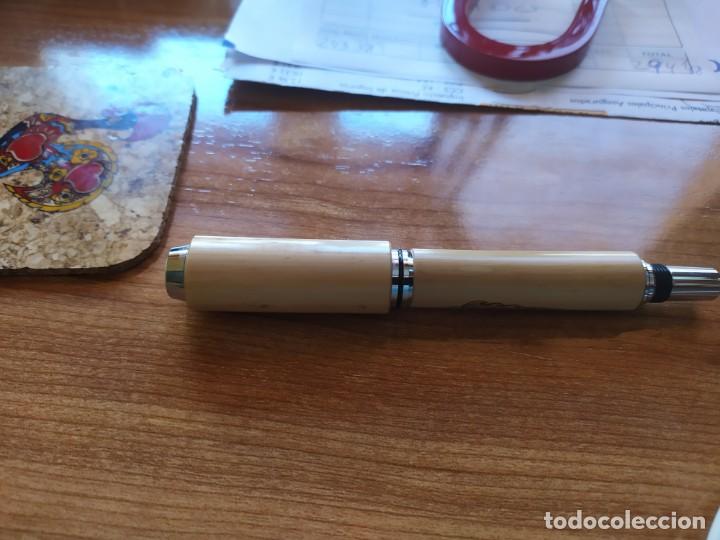 Plumas estilogr&aacute;ficas antiguas: PLUMA DE BAMBU,COMO NUEVA.CON NOMBRE GRABADO. - Foto 2