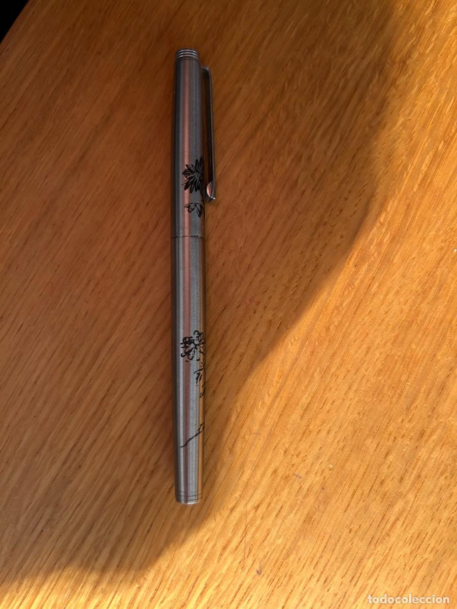Plumas estilogr&aacute;ficas antiguas: Pluma estilografica vintage . Made in China a&ntilde;os 80. Cloisonne estampado floral