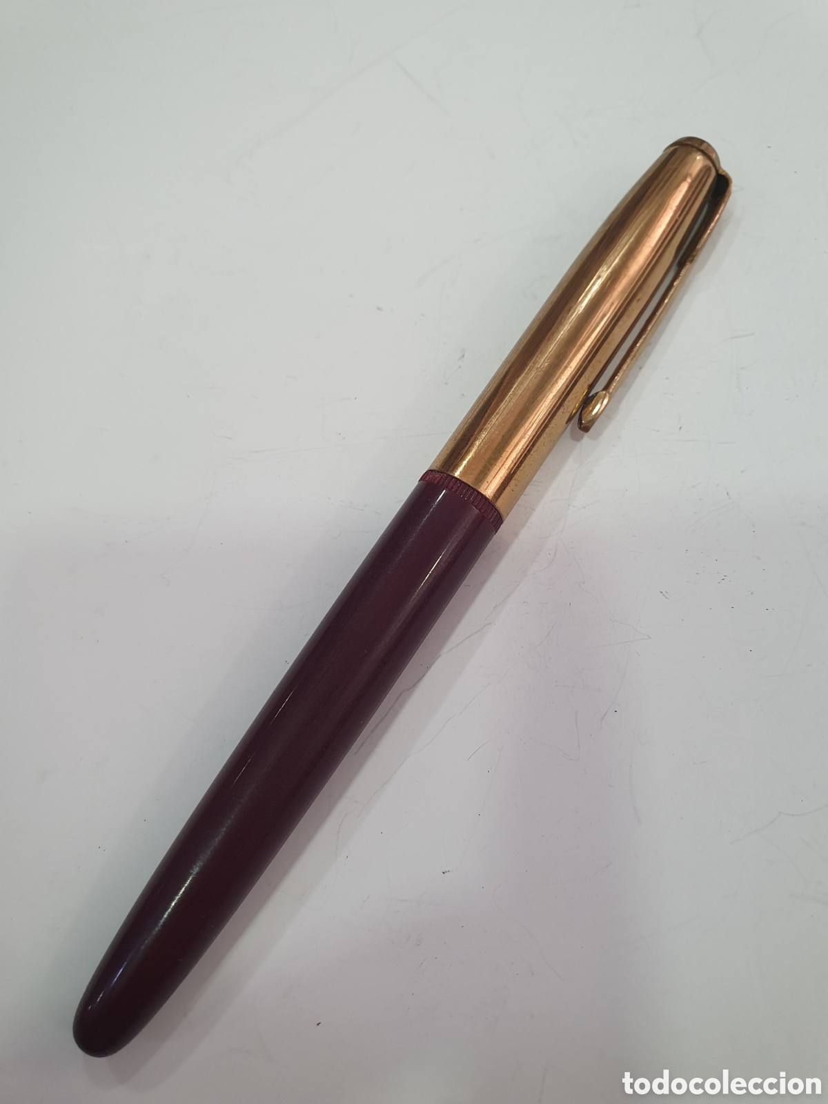 Plumas de tinta permanente antigas: Estilografica color burdeos vintage. (L128)