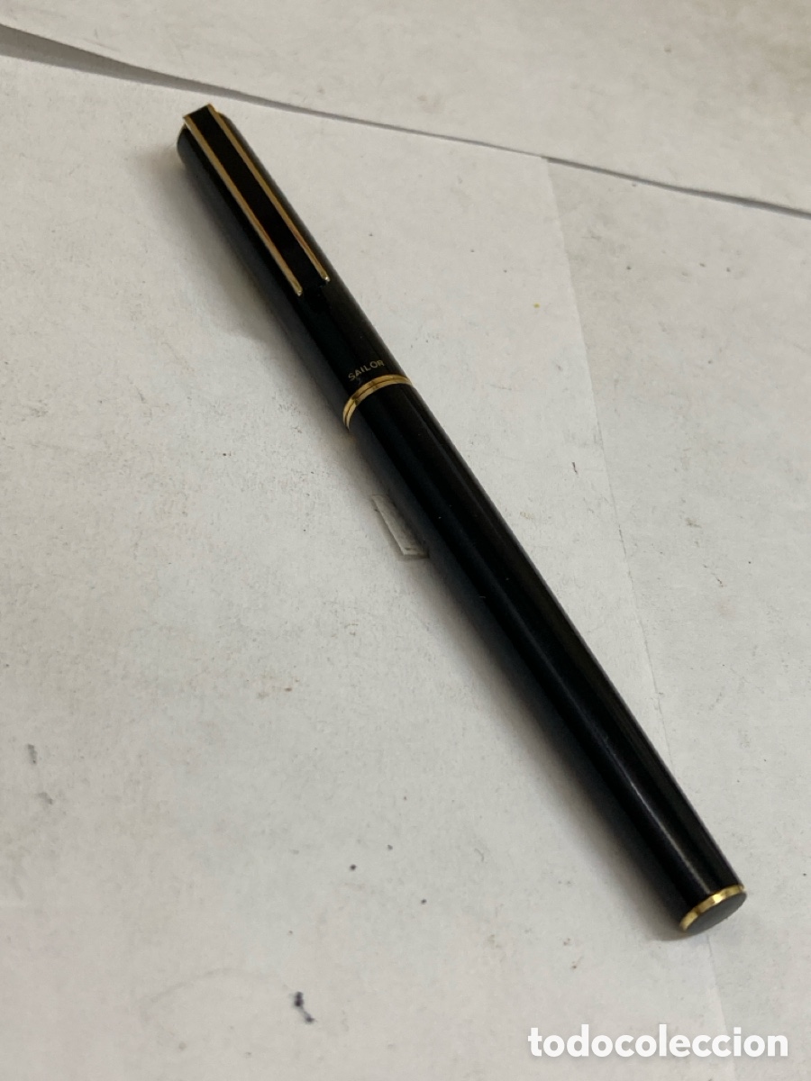 Plumas estilogr&aacute;ficas antiguas: Pluma Sailor cuerpo celuloide negro plumin de oro