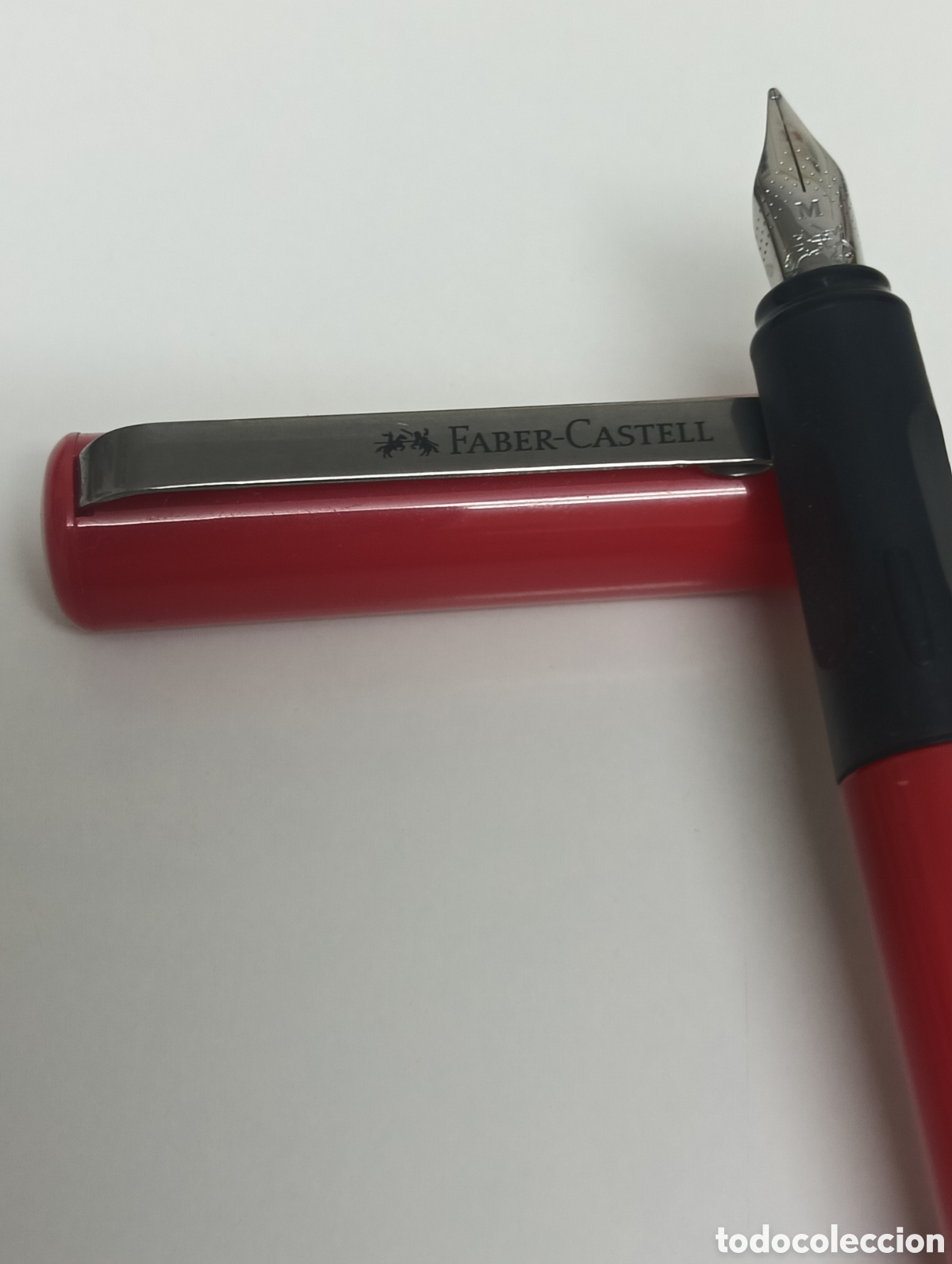 Plumas estilogr&aacute;ficas antiguas: Faber‑Castell estilogr&aacute;fica roja &ndash; Plum&iacute;n M &ndash; Nueva sin etiquetas.Excelente estado