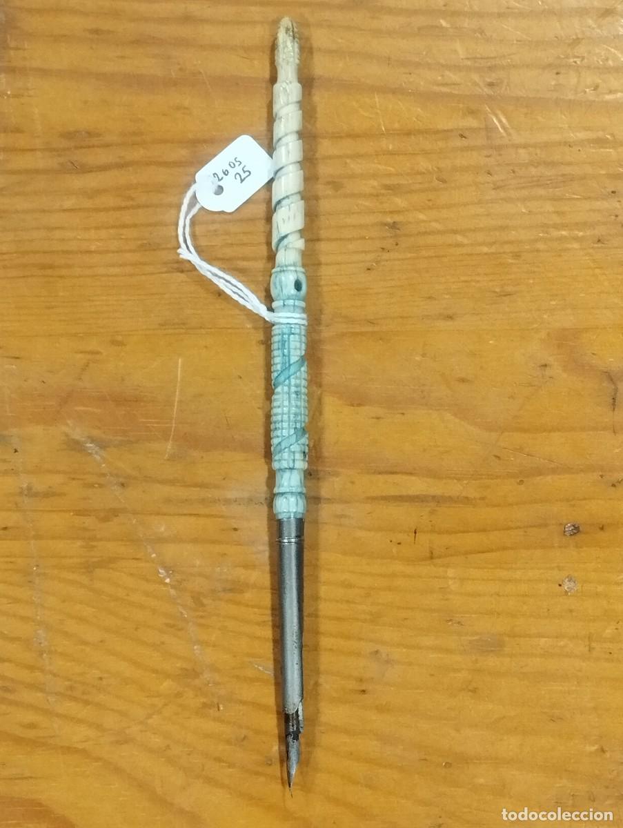 Plumas estilogr&aacute;ficas antiguas: MANGO DE PLUMA EN MARFIL O HUESO ANTIGUO CON VISOR.