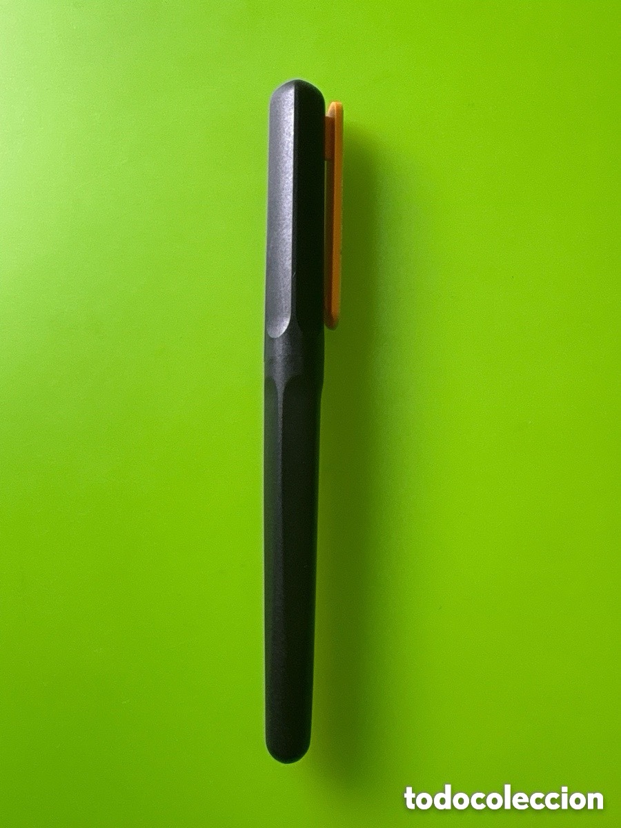 Plumas estilogr&aacute;ficas antiguas: Pluma negra y naranja estilo Lamy (A23) - Foto 1