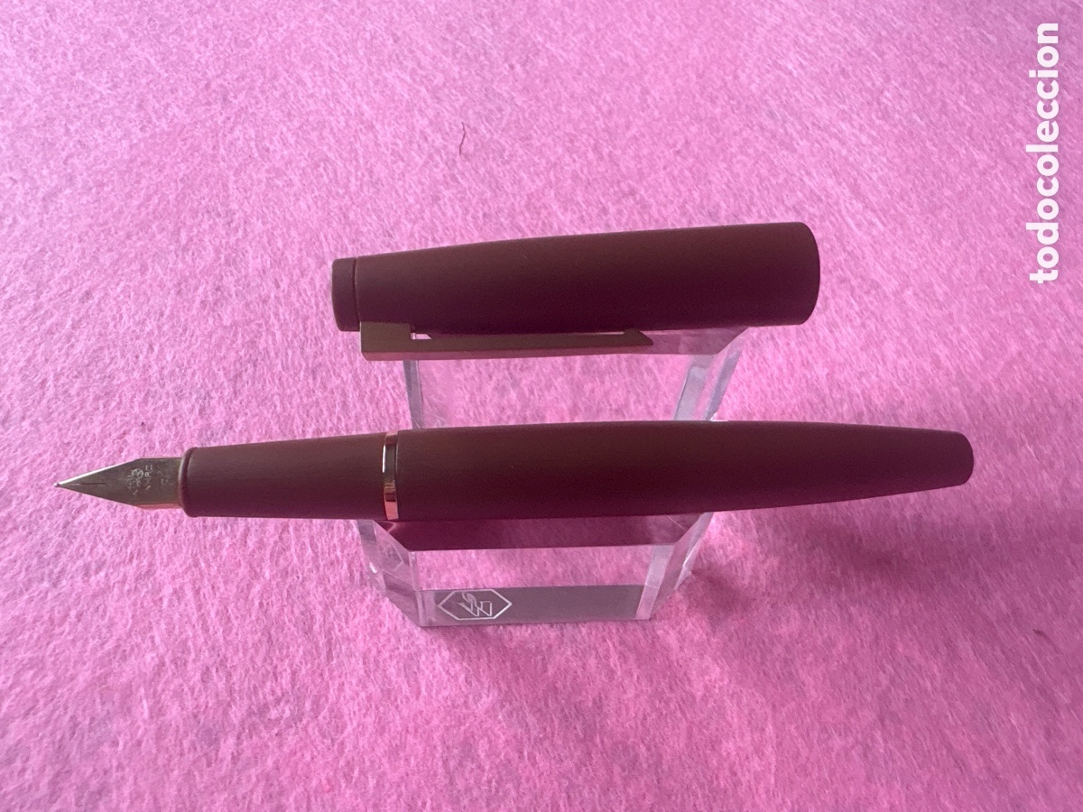 Plumas estilogr&aacute;ficas antiguas: Pluma estilogr&aacute;fica Jinhao fabricada en China Jin Hao (A1)