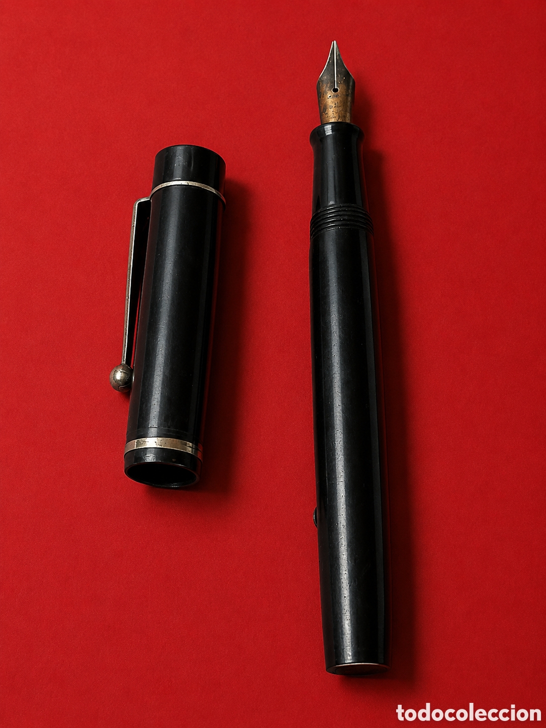 Plumas estilogr&aacute;ficas antiguas: Pluma estilogr&aacute;fica vintage negra con plum&iacute;n 14KT Gold Plated
