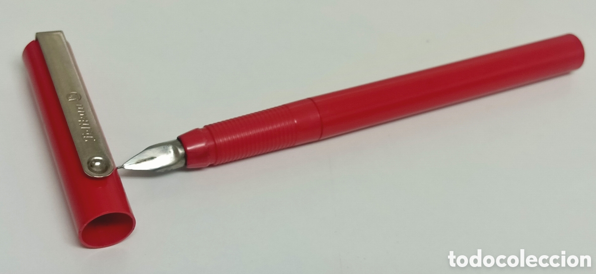 Plumas estilogr&aacute;ficas antiguas: Estilogr&aacute;fica Pelikan roja &ndash; Clip met&aacute;lico
