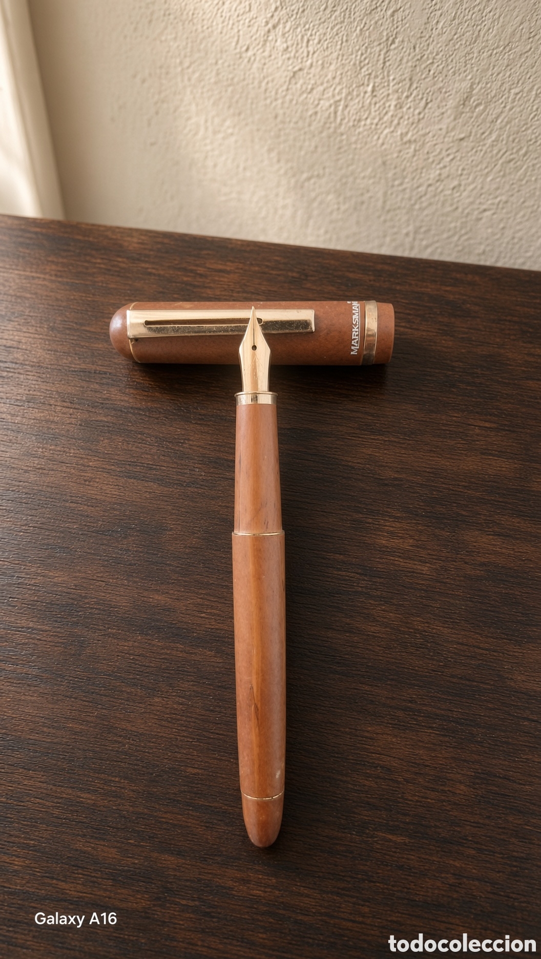 Plumas estilogr&aacute;ficas antiguas: Pluma Estilogr&aacute;fica Marksman Madera Dorada Elegante pluma estilogr&aacute;fica de la marca Marksman, con un