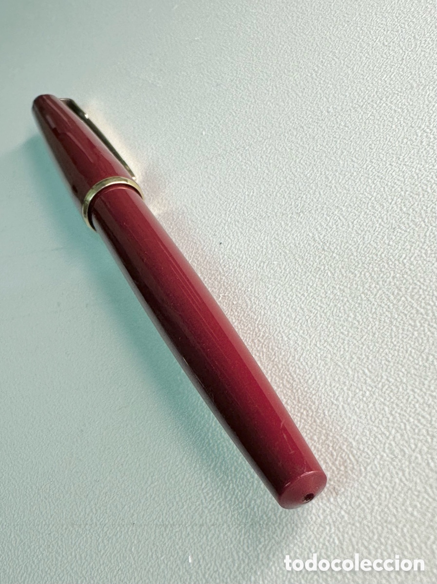 Penne stilografiche antiche: pluma estilogr&aacute;fica Parker de color borgo&ntilde;a.