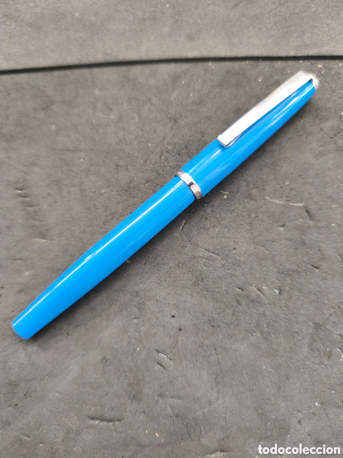 Plumas estilogr&aacute;ficas antiguas: Pluma Montblanc blue resine junior