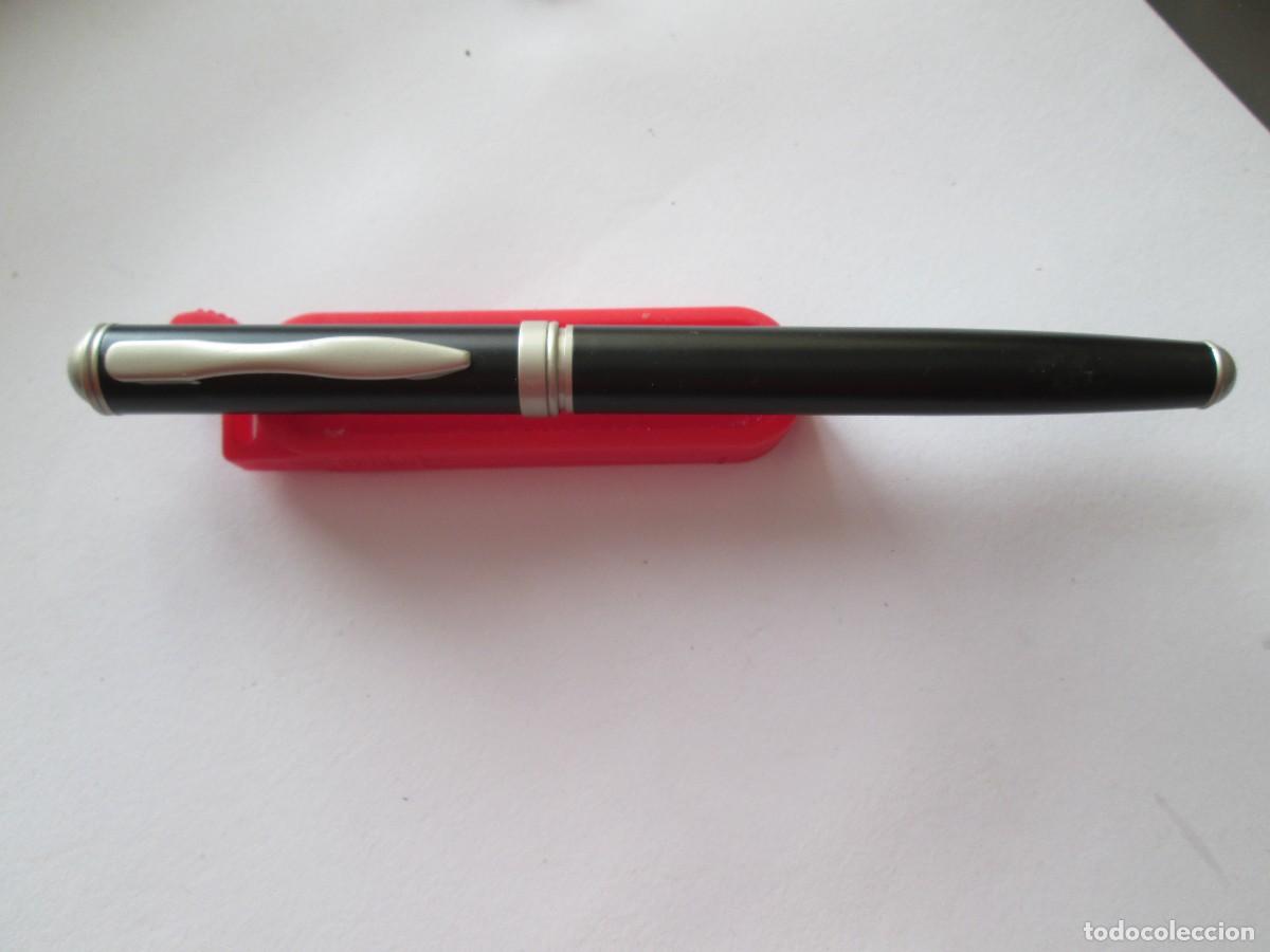 Plumas estilogr&aacute;ficas antiguas: PLUMA ESTILOGRAFICA SIN MARCA - NEGRA CON DETALLES DORADOS - 13,5 CM - PLUMIN IRIDIUM POINT GERMANY