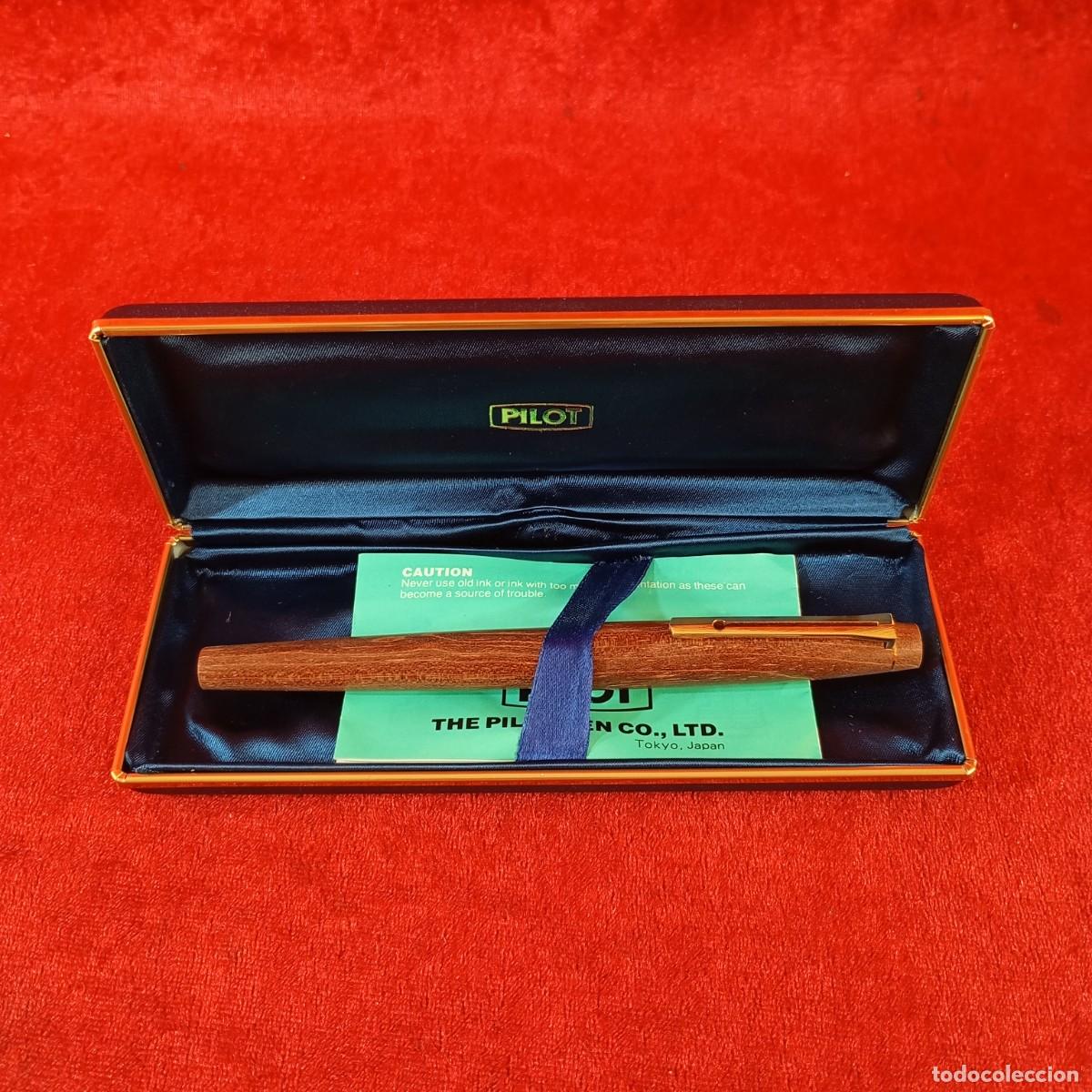 Plumas estilogr&aacute;ficas antiguas: PLUMA ESTILOGR&Aacute;FICA VINTAGE - ACABADO EN MADERA Y DORADO - MARCA PILOT - CON SU ESTUCHE - 13,8 CM