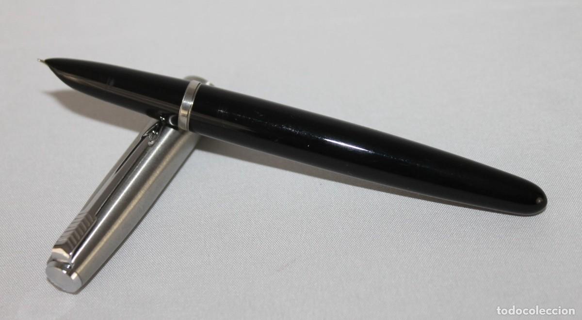 Plumas estilogr&aacute;ficas antiguas: Antigua pluma estilogr&aacute;fica Parker 21 negra con capuch&oacute;n met&aacute;lico. Vintage