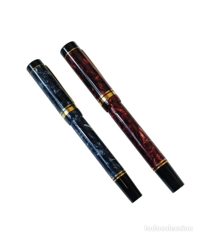 Plumas estilogr&aacute;ficas antiguas: PAREJA DE PLUMAS ESTILOGR&Aacute;FICAS PARKER DUOFOLD. RESINA JASPEADA Y PLUM&Iacute;N ORO 18K. EEUU. SIGLO XX.