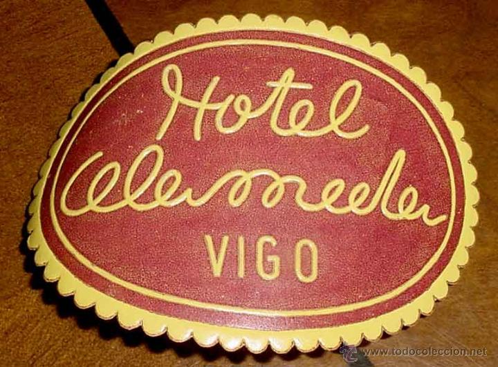 Etiquetas antiguas: ANTIGUA ETIQUETA PARA MALETA CON PUBLICIDAD DEL HOTEL CELEMELE - VIGO - TAMA&Ntilde;O POSTAL APROXIMADAMENT