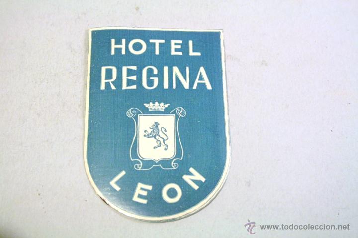 Etiquetas antiguas: Etiqueta pegatina para maleta Hotel Regina Leon. A&ntilde;os 50
