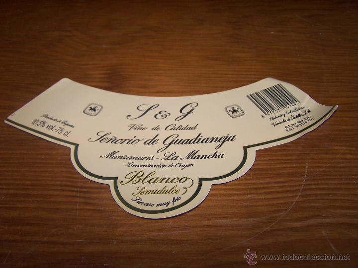 Old Labels: VINICOLA DE CASTILLA BLANCO SEMIDULCE VINICOLA DE CASTILLA Manzanares (Ciudad Real)