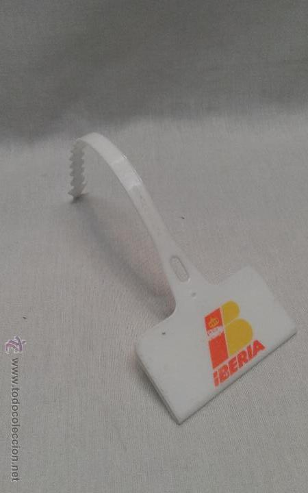 Etiquetas antiguas: ETIQUETA DE PLASTICO PARA MALETAS EQUIPAJE DE IBERIA