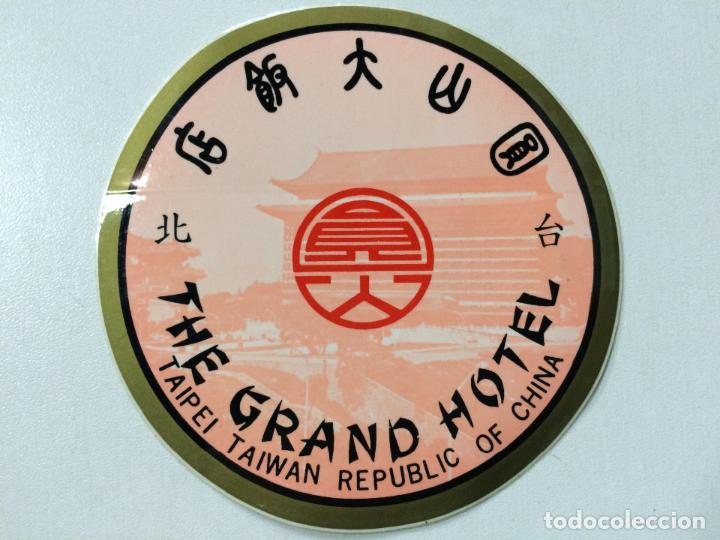 Etiquetas antiguas: ETIQUETA PEGATINA THE GRAND HOTEL, TAIPEI TAIW&Aacute;N CHINA,LUGGAGE LABEL, MEDIDAS 10,4 cm DI&Aacute;METRO