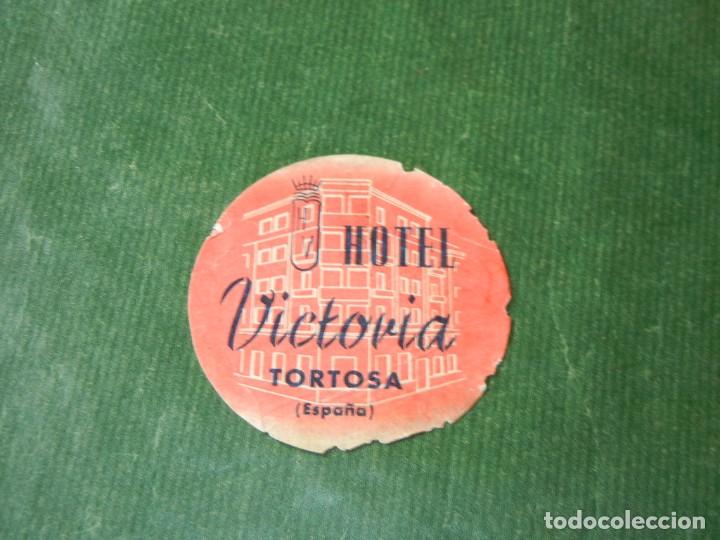 Etiquetas antiguas: ETIQUETA HOTEL VICTORIA - TORTOSA  75MM DIAMETRO