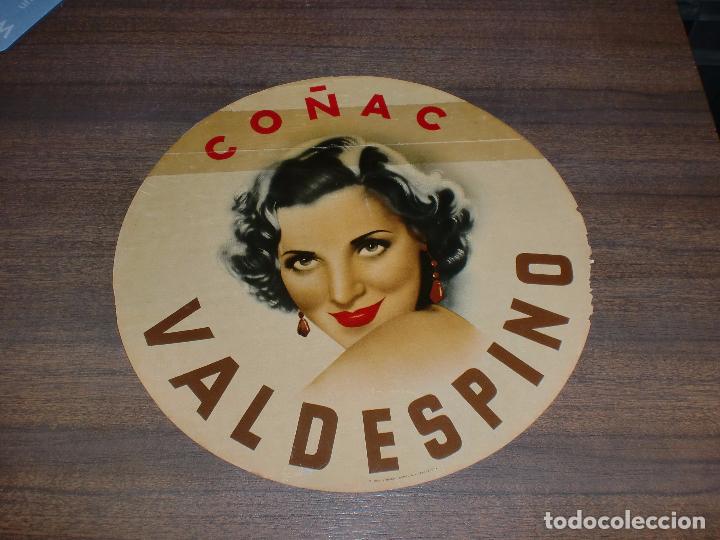 Alte Etiketten: ETIQUETA DE CO&Ntilde;AC VALDESPINO. 22,2 CM DE DIAMETRO.