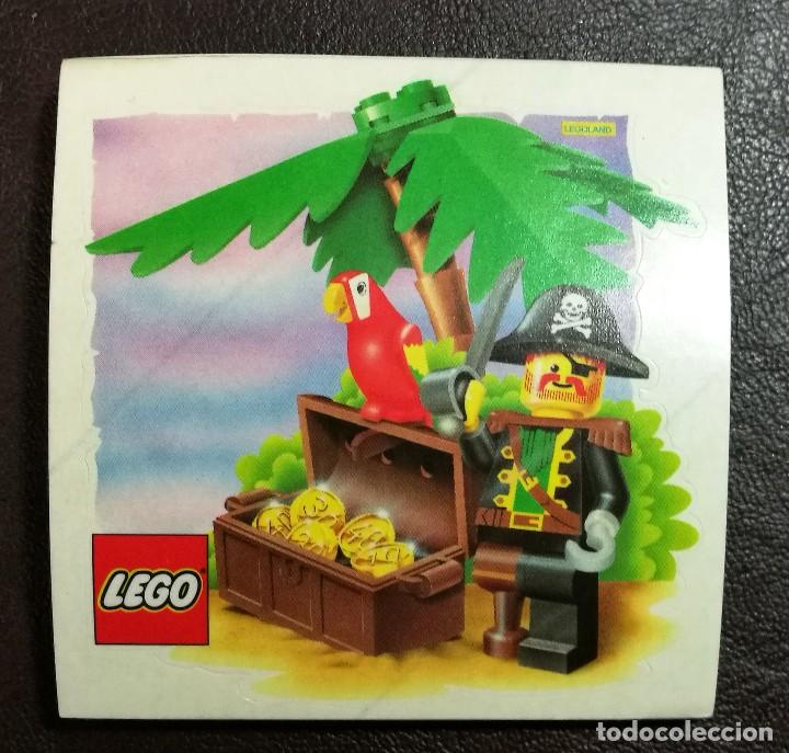 Etiquetas antiguas: PEGATINA ADHESIVO LEGO COFRE PIRATA medidas 8'5*8'5 cms ORIGINAL SIN DESPEGAR