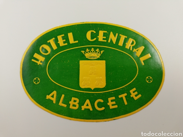 Etiquetas antiguas: ETIQUETA HOTEL CENTRAL, ALBACETE ESPA&Ntilde;A, CON RELIEVE, LUGGAGE LABEL.