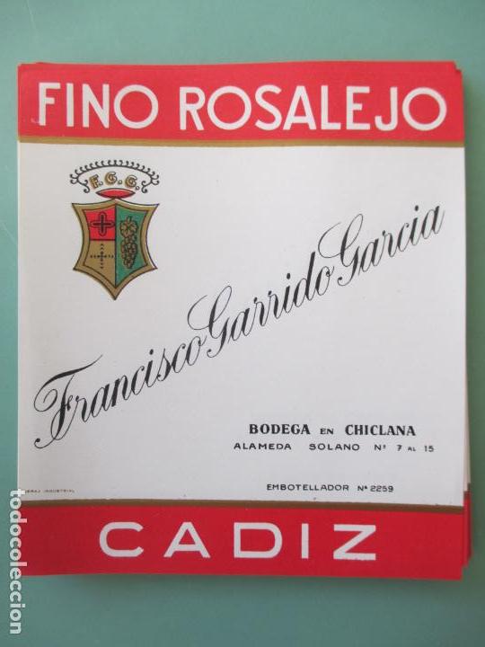 Old Labels: LOTE DE 50 ETIQUETAS DE VINO FINO ROSALEJO. FRANCISCO GARRIDO GARC&Iacute;A. CHICLANA. C&Aacute;DIZ. 9 X 10.5 CM