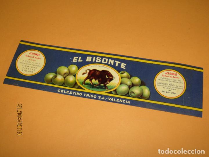 Etiquetas antiguas: Antigua Etiqueta de Bote de Aceitunas EL BISONTE de Celestino Trigo S.A.  Valencia - A&ntilde;o 1950s.