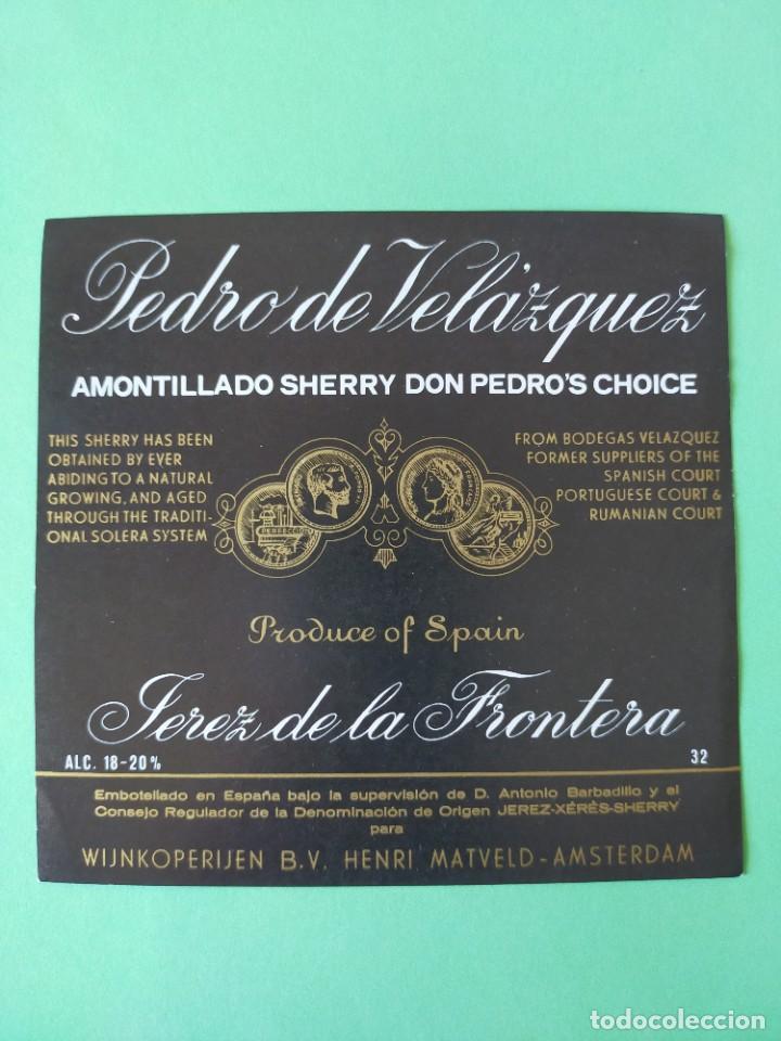 Etiquetas antiguas: ETIQUETA ORIGINAL: PEDRO DE VELAZQUEZ AMONTILLADO - BODEGAS BARBADILLO - 11 X 10,5 CM  NUEVA SIN USO