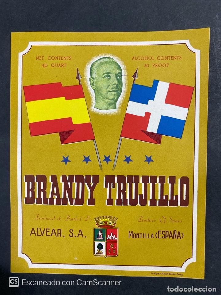 Etichette antiche: ETIQUETA. BRANDY TRUJILLO. PRODUCIDO Y EMBOTELLADO POR ALVEAR S.A. MONTILLA. JEREZ.