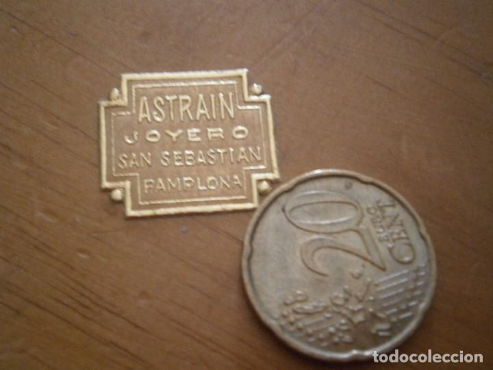 Etiquetas antiguas: ETIQUETA DE A&Ntilde;OS 30/40. ASTRAIN JOYERO SAN SEBASTIAN PAMPLONA
