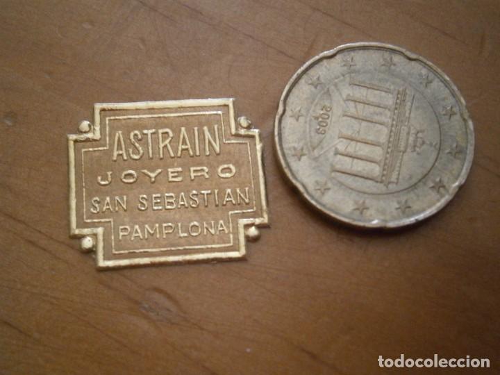 Etiquetas antiguas: ETIQUETA DE A&Ntilde;OS 30/40. ASTRAIN JOYERO SAN SEBASTIAN-PAMPLONA