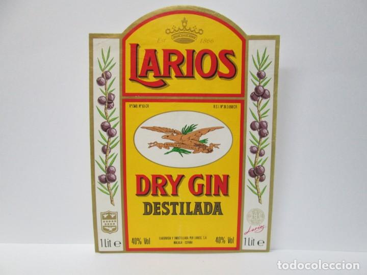 Etiquetas antigas: ANTIGUA ETIQUETA, LARIOS DRY GIN