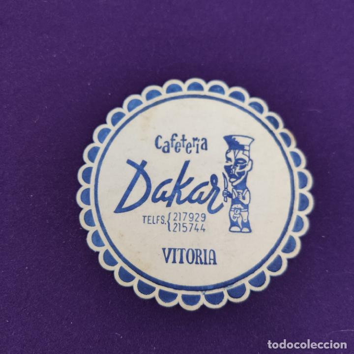 Etiquetas antiguas: POSAVASOS DE VITORIA (ALAVA). CAFETERIA DAKAR. - Foto 1