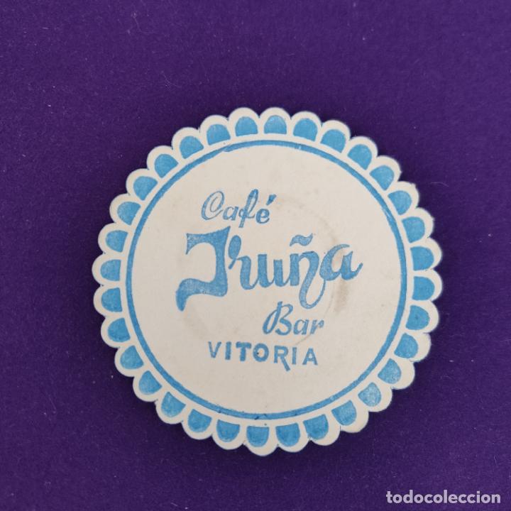 Old Labels: POSAVASOS DE VITORIA (ALAVA). CAFE IRU&Ntilde;A.