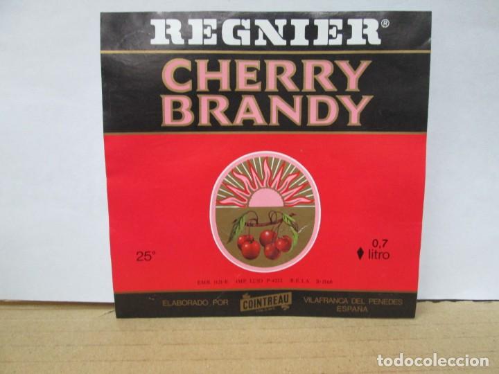 Etiquetas antiguas: ANTIGUA ETIQUETA BRANDY CO&Ntilde;AC, REGNIER CHERRY BRANDY