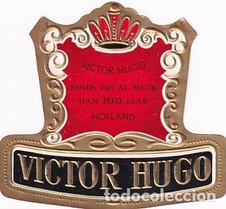 Etiquetas antiguas: TABACO. HABILITACION EN RELIEVE. VICTOR HUGO. HOLLAND. 8 X 8 CM