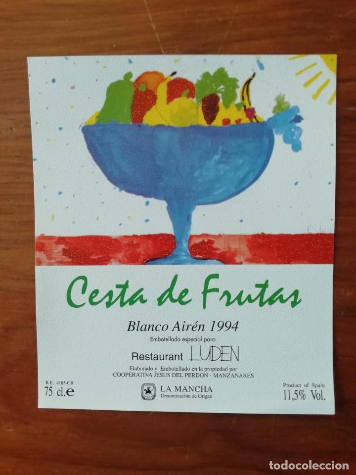 Old Labels: CESTA DE FRUTAS BLANCO COOPERATIVA N&ordm; PADRE JESUS DEL PERDON MANZANARES (CIUDAD REAL) PERFECTA