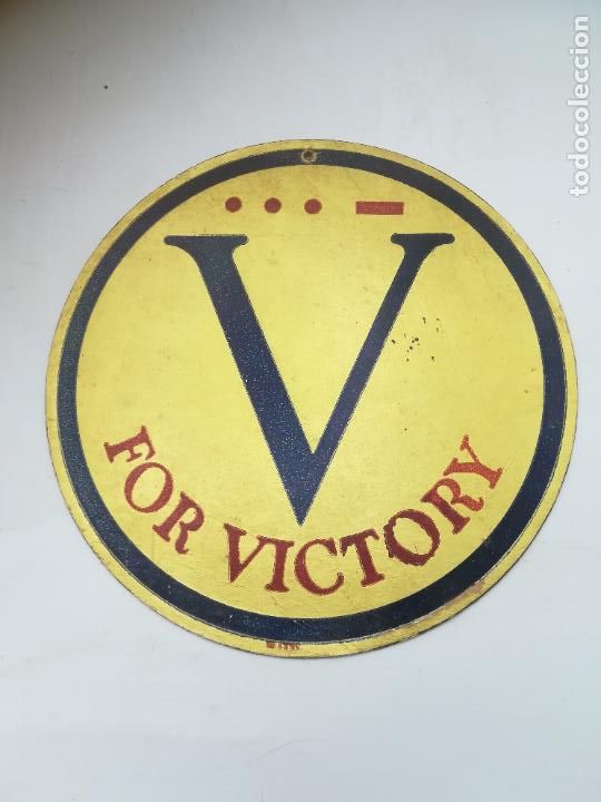 Alte Etiketten: ETIQUETA PUBLICITARIA CART&Oacute;N. V FOR VICTORY. 1941. DIAMETRO: 15 CM. VER DORSO DEDICATORIA DE GUERRA