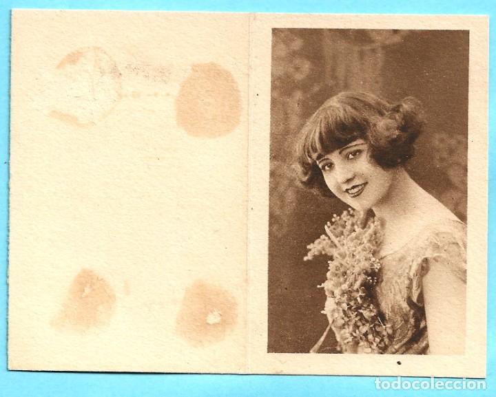 Etiquetas antiguas: TARJETA D&Iacute;PTICO CON LA IMAGEN DE UNA JOVEN, S/F.