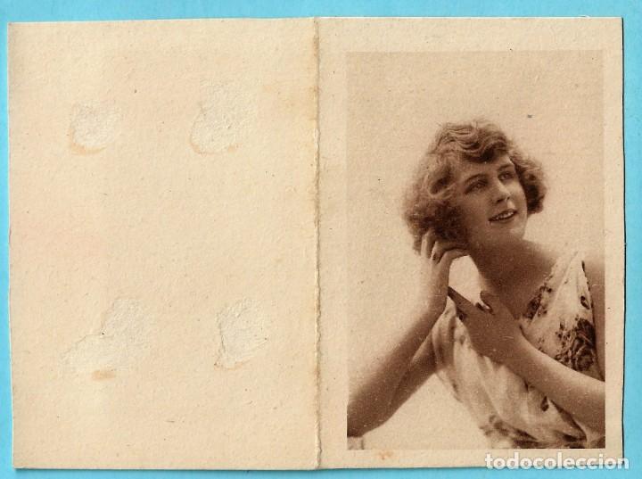 Etiquetas antiguas: TARJETA D&Iacute;PTICO CON LA IMAGEN DE UNA JOVEN, S/F.