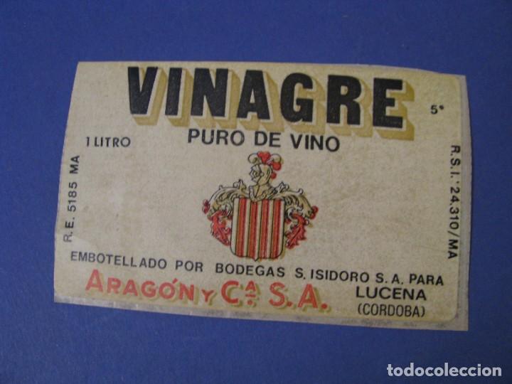 Old Labels: ETIQUETA ADHESIVO. VINAGRE PURO DE VINO. ARAGON Y C&ordf; S. A. LUCENA (CORDOBA). 9X5,5 CM.
