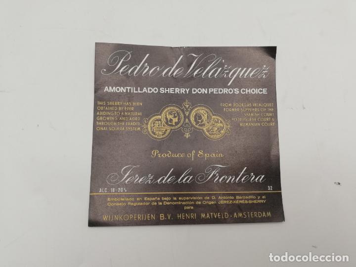 Etichette antiche: ETIQUETA. PEDRO DE VELAZQUEZ. AMONTILLADO SHERRY Y D. PEDRO&acute;S CHOICE. JEREZ. MED : 11 X 11 CM APROX.