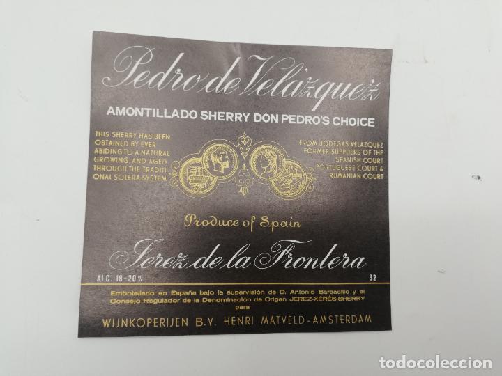 Etichette antiche: ETIQUETA. PEDRO DE VELAZQUEZ. AMONTILLADO SHERRY Y D. PEDRO&acute;S CHOICE. JEREZ. MED : 11 X 11 CM APROX.
