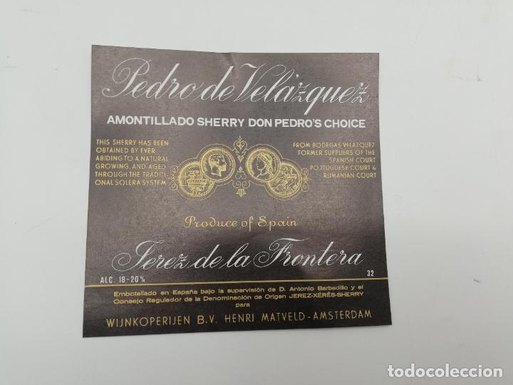 Etichette antiche: ETIQUETA. PEDRO DE VELAZQUEZ. AMONTILLADO SHERRY Y D. PEDRO&acute;S CHOICE. JEREZ. MED : 11 X 11 CM APROX.