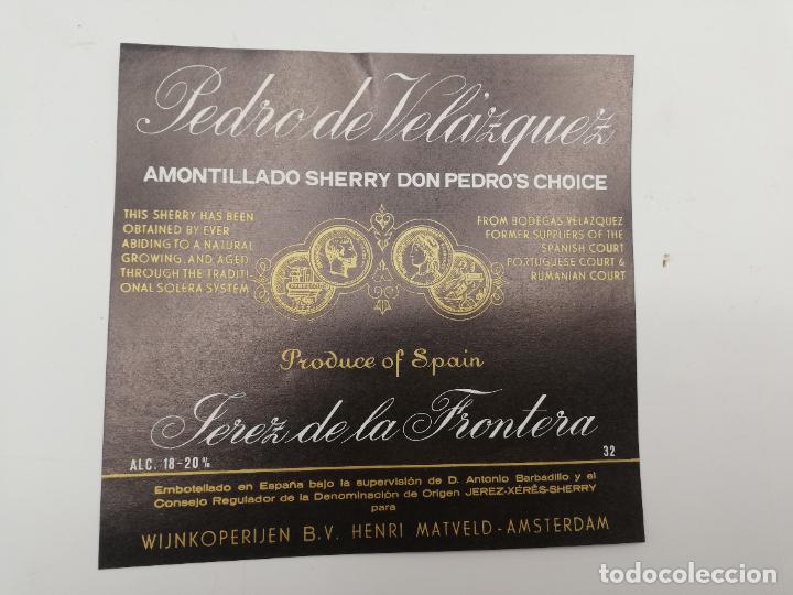 Etichette antiche: ETIQUETA. PEDRO DE VELAZQUEZ. AMONTILLADO SHERRY Y D. PEDRO&acute;S CHOICE. JEREZ. MED : 11 X 11 CM APROX.