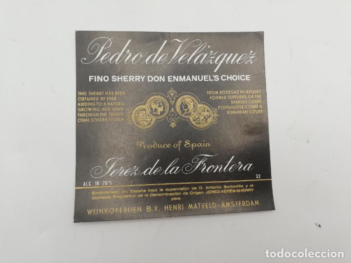 Etichette antiche: ETIQUETA. PEDRO DE VELAZQUEZ. FINO SHERRY DON ENMANUEL&acute;S CHOICE. JEREZ. MED : 11 X 11 CM APROX.
