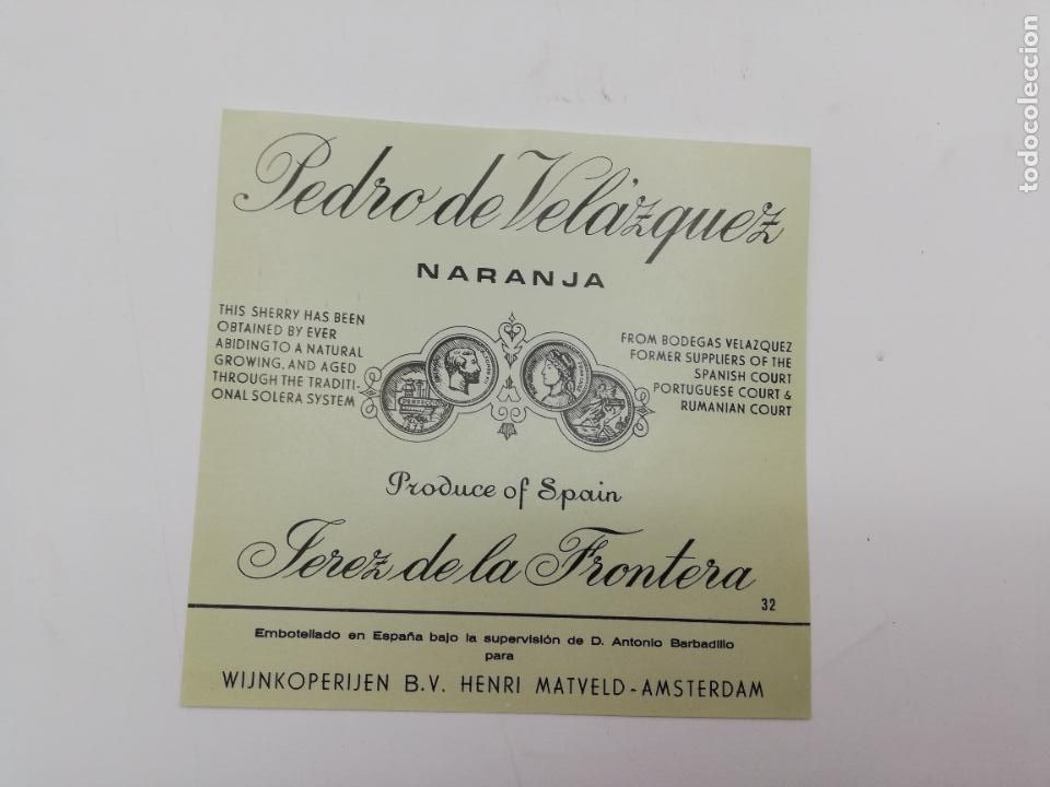 Etiquetas antiguas: ETIQUETA. PEDRO DE VELAZQUEZ. NARANJA. JEREZ DE LA FRONTERA. MED : 11 X 11 CM APROX.